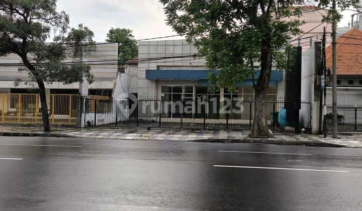 Disewakan Bangunan Usaha Strategis Nol Jalan Sulawesi Surabaya