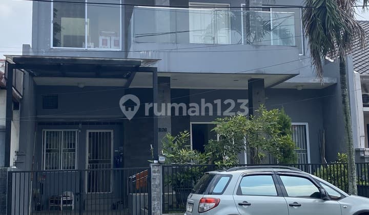 Rumah Sangat Terawat Bangunan Full Renov Uk. 238,5 M2 di Anggrek Loka Sektor 2.1 Blok B,Bsd