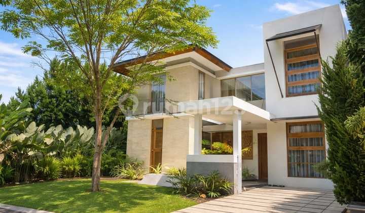 Dijual Rumah Bagus SHM Hadap Timur 2 Lantai Siap Huni di Cluster Versailles Residence BSD City