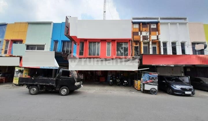 Dijual Ruko Gandeng 3 Lantai Lokasi Hadap Jalan Raya dan Sangat Strategis Padat Penduduk