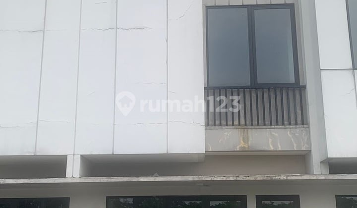 For Sale at Loss: Gravitasi Lavon Swan City Shophouse, Pasar Kemis, Tangerang. Location surrounded by clusters.