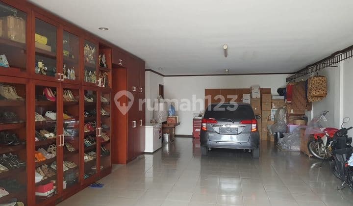 Dijual Rumah Mewah SHM 3 lantai di setraduta