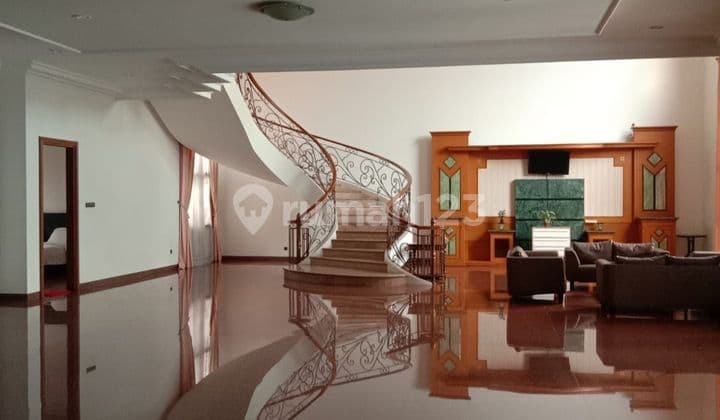 Dijual Rumah Mewah Ada Kolam Renang Di Kompleki Setiabudi Regency