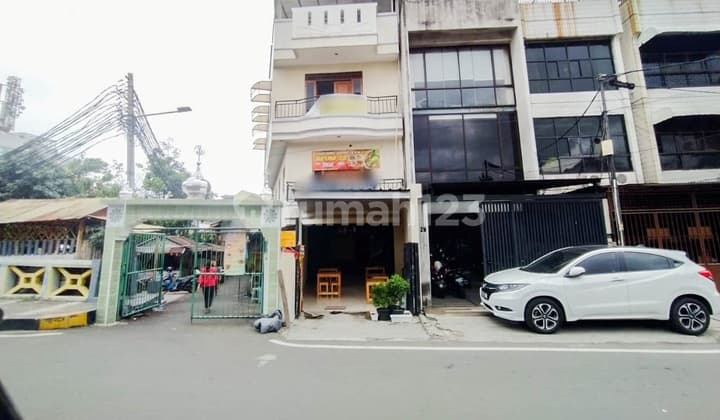 Unfurnished Shophouse Alaydrus Petojo Utara By Travelio