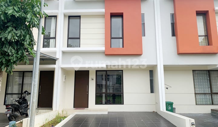 Unfurnished House Linea Residence By Travelio