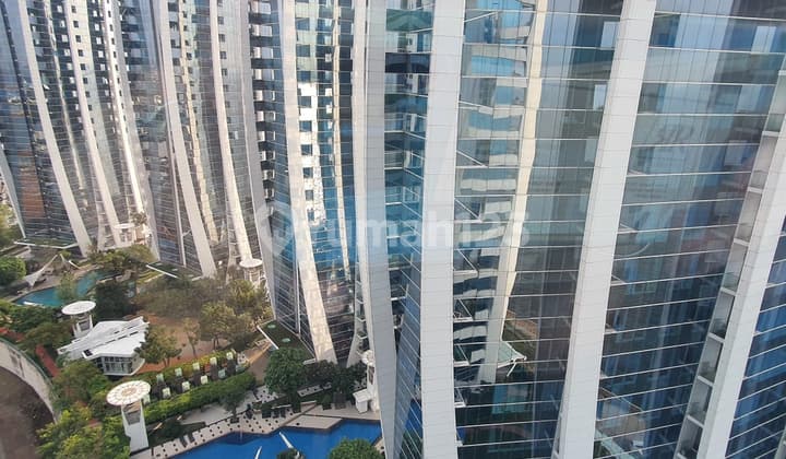 For Rent: Furnished Apartment with Sea View at Regatta Pluit