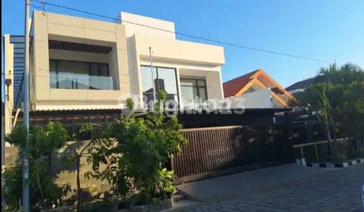 Rumah di Nirwana Eksekutif