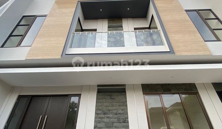 Nice House In Citraland International Village West Surabaya