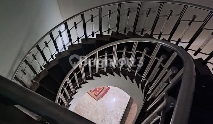 Building (Former clinic) on Raya Kertajaya, East Surabaya