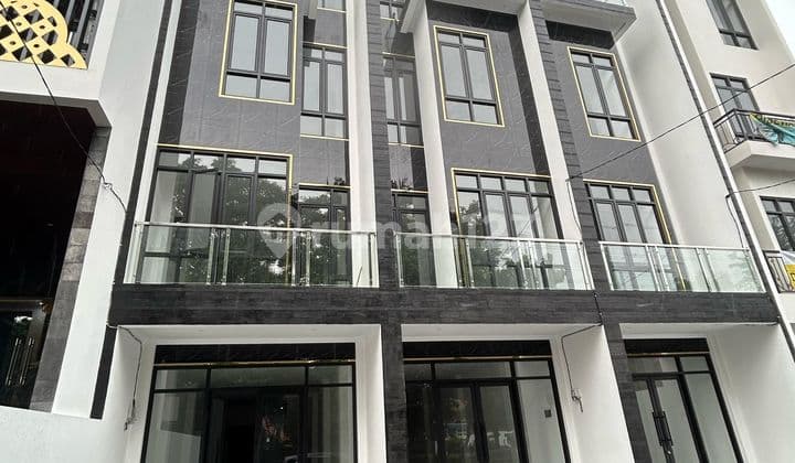 ruko minimalis 4 lantai, gratis lift dan rooftop