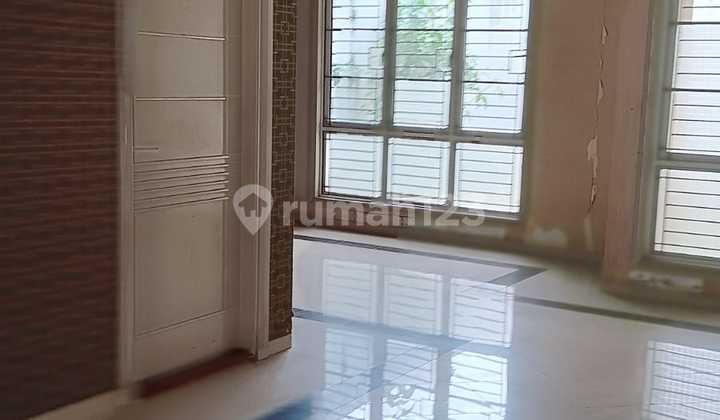 Dijual rumah second siap huni di Kota Wisata Cibubur, Akses tol Cimanggis-Cibitung (Exit Nagrak), Mall Living World, RS Eka Hospital, dan sekolah BPK Penabur.
