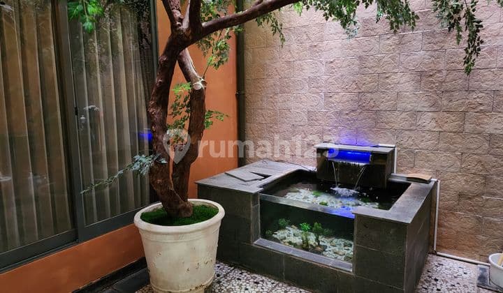 Dijual Rumah Mewah 3 Lantai di Cluster Madrid Modernland