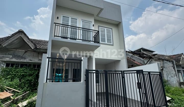 Dijual Rumah 2 lantai siap huni di Griya Parahita BSD