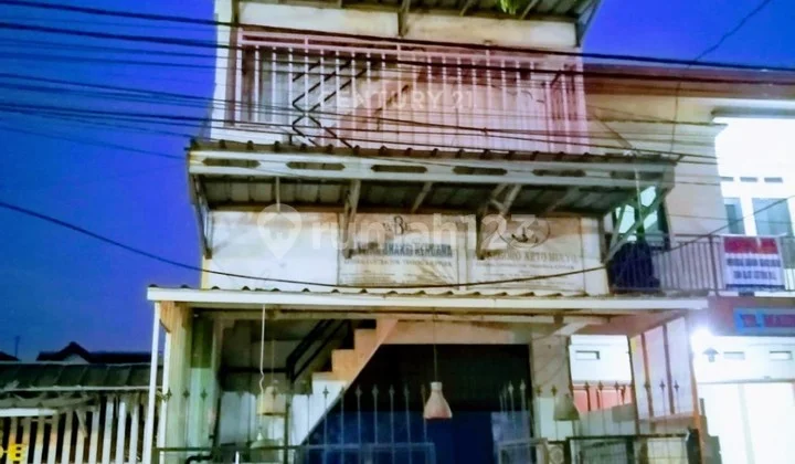 3-Story Shop House in Tirtayasa, Jombang, Suitable for Business 3-Story Shop House in Tirtayasa, Jombang, Suitable for Business