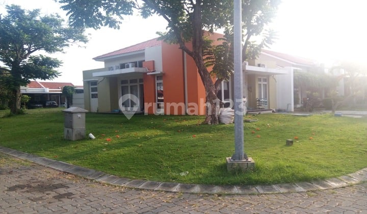 Rumah Hook Bagus Di Perumahan Elit Graha Padma, Lokasi Rindang