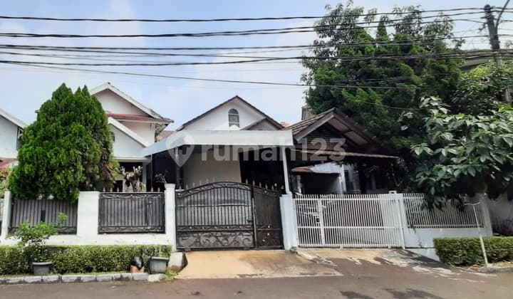 Rumah Bagus, Luas, Strategis, Dekat Stasiun di Bintaro Sektor 3,,