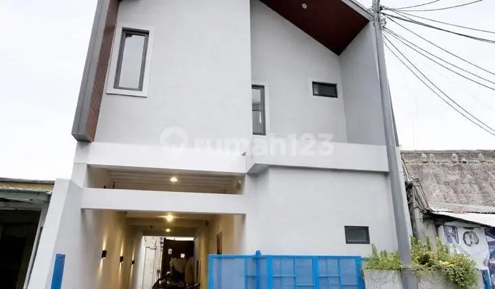 Rumah Bagus, 2 Lantai, Bebas Banjir di Pulo Gadung