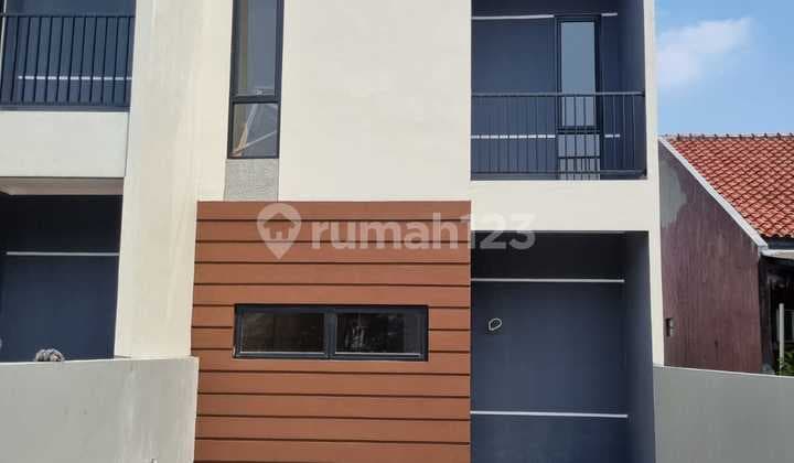 Rumah Bagus, Brand New, Minimalis dan Bebas Banjir Lokasi strategis di Jombang