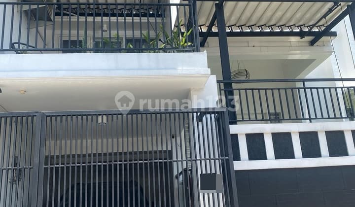 Dijual Rumah 3 Lantai Siap Huni di Galaxy Bekasi