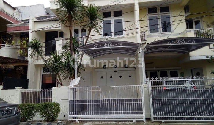 Dijual Rumah 2 Lantai Bebas Banjir di Galaxy Bekasi