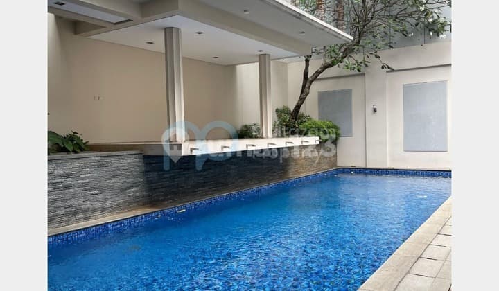 Hunian Mewah di Pondok Indah dengan Garasi Luas & Private Lift