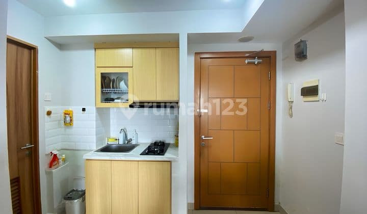 Apartemen 2 Kamar Tidur. Furnished Bagus. Siap Huni. Jual Cepat.