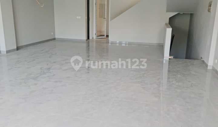 Ruang Usaha Ruko 3,5 Lt di Mainroad Kebon Kawung Bandung Kota