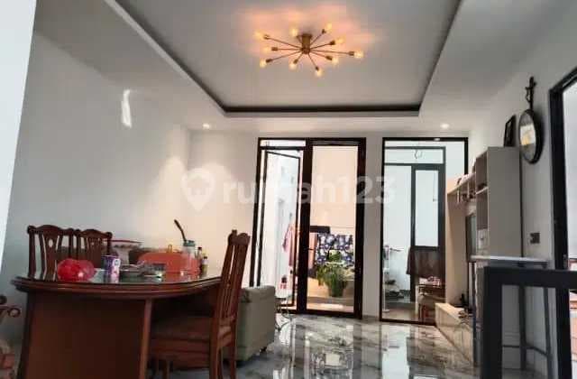 Rumah Bisa Untuk Usaha 4,5 Lt di Sayap Surya Sumantri Bandung