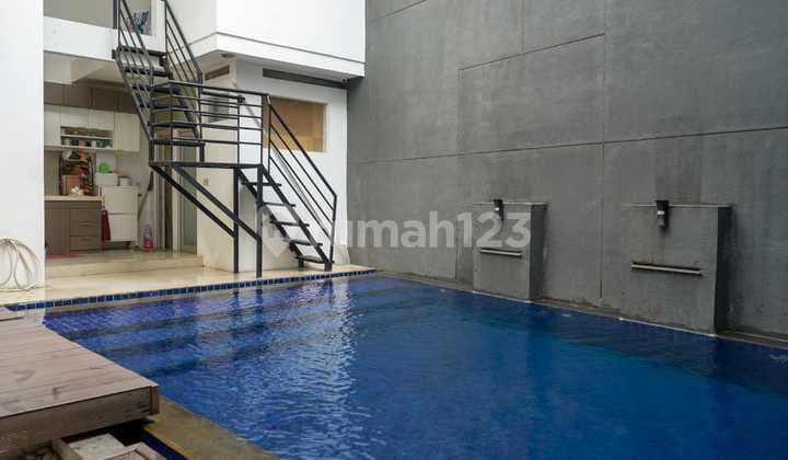 Fully Furnished House with Swimming Pool in Cigadung, Dago Wing, Bandung