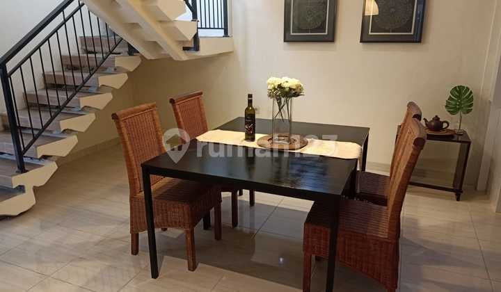 Rumah Cantik Strategis di Sayap Burangrang Bandung Tengah Kota