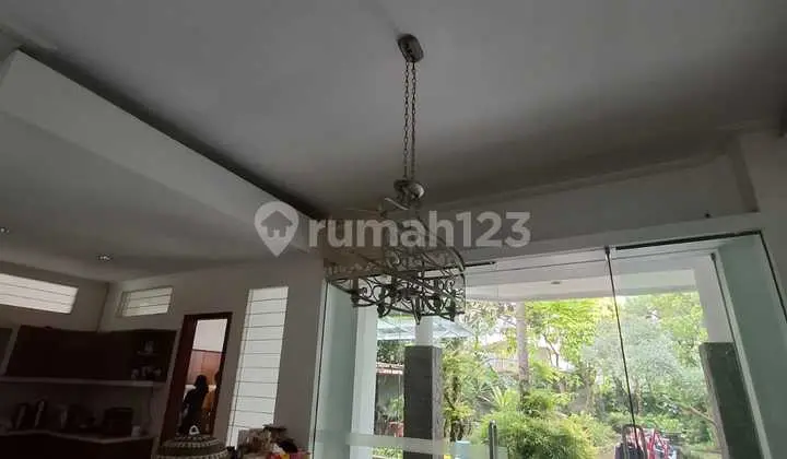 Sewa Rumah Lux Luas Strategis di Hegarmanah Bandung