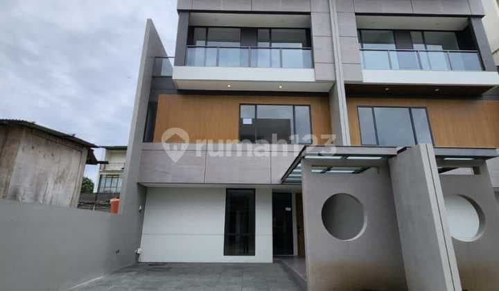 Rumah Baru Modern 3 Lantai With Pool di Setra Duta Lavida Bandung