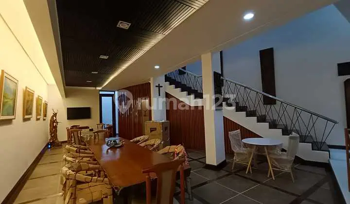 Rumah Mewah Full Furnish di Kapten Tendean Hegarmanah Bandung