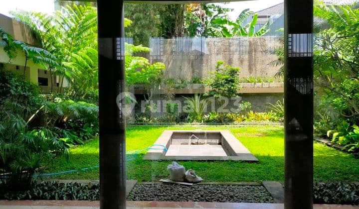 Sewa Rumah Furnish Asri Halaman Luas di Cipaku, Setiabudi Bandung
