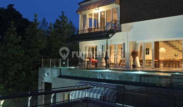 Villa House With Pool Furnished Nice View in Lembang Dago Bengkong