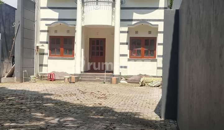 Sewa Rumah Nyaman Parkiran Luas di Cluster Setra Duta Bandung