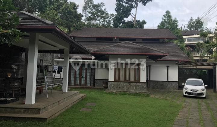 Jual Rumah +Kolam Renang di Hegarmanah Bandung Utara