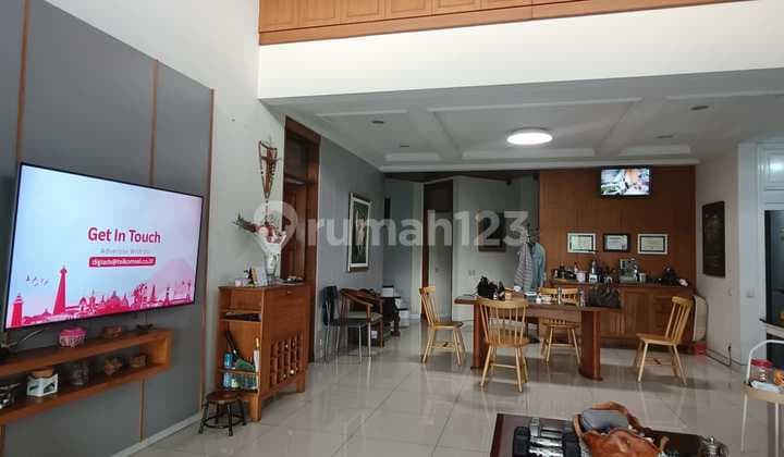 Sewa Rumah Sejuk Strategis di Ciumbuleuit Bandung Utara