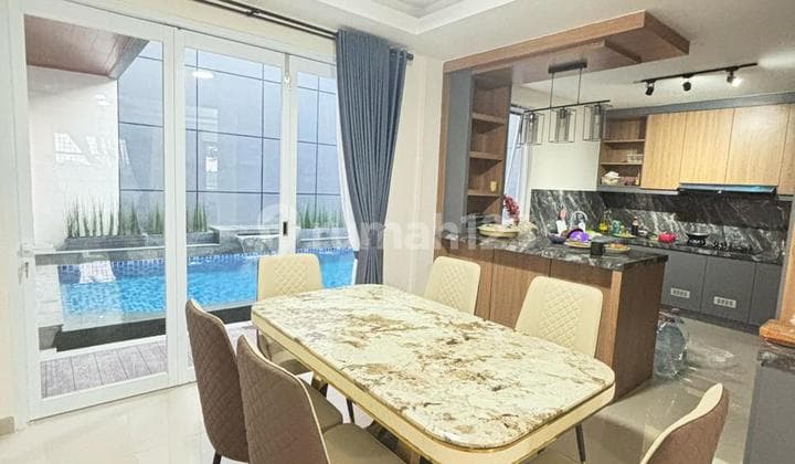 Dijual Rumah Full Furnish Ada Kolam Renang Pribadi di Gardens At Candi Sawangan Bojongsari Depok