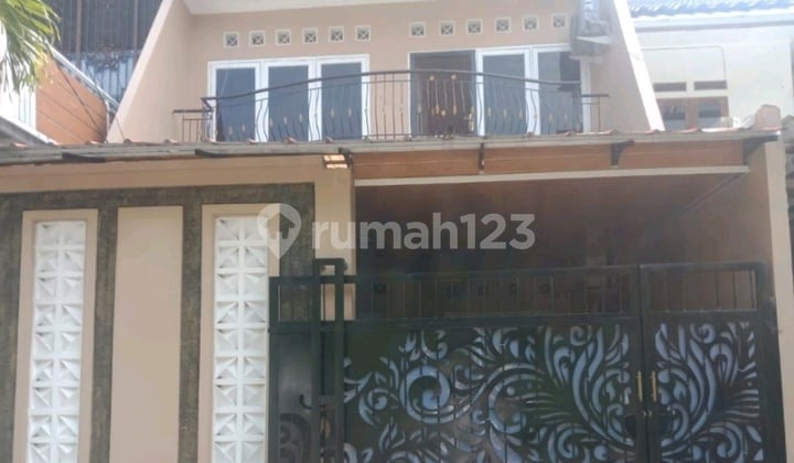 Dijual Rumah 2 1/4 Lantai Siap Huni Baru Full Renov Diperumahan Taman Pulo Indah, Jaktim
