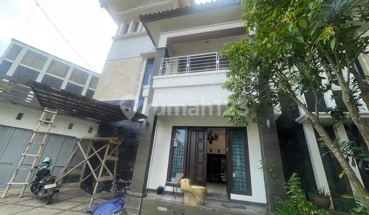 Rumah Mewah 2 Lantai di Geger Kalong Bandung