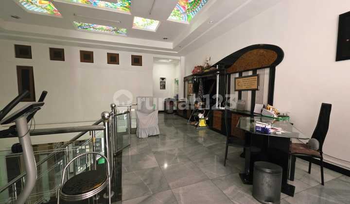 Dijual Rumah Tinggal 2 Lantai Semi Furnished di Jl. Kartini, Cirebon