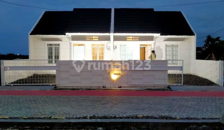 Subsidized House Kendal Free Fence Luxury Spec Can SHM