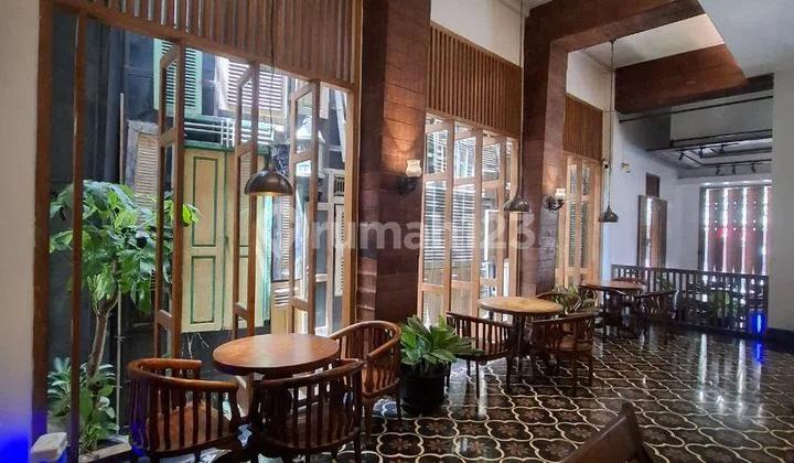 Ruang Usaha Sangat Bagus di Lokasi Premium Jalan Braga, Bandung