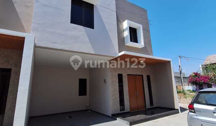 Rumah Baru Minimalis Dalam Kawasan Perumahan Sariwangi, Bandung