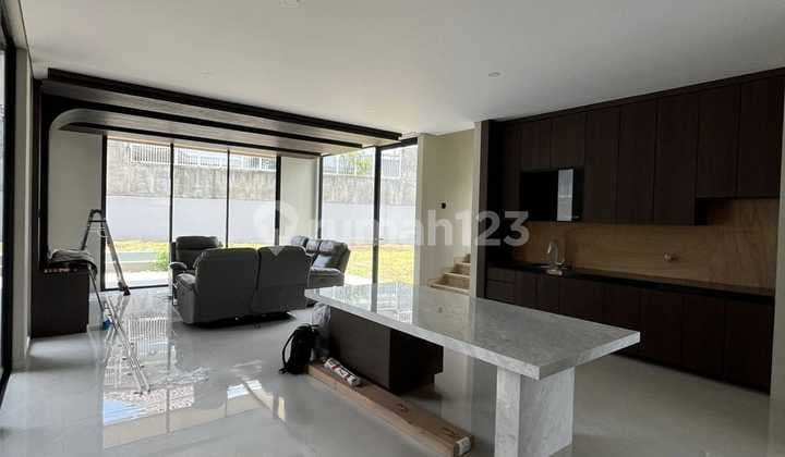 Rumah Baru Modern dan Mewah Sekali di Setiabudi Regency, Bandung
