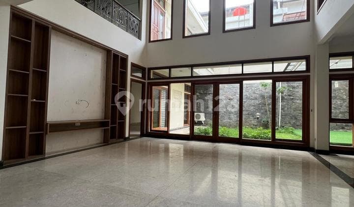 Rumah sangat bagus dan siap huni di Mainroad Setra Duta, Bandung