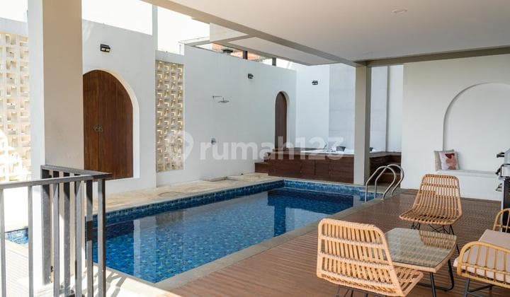 Turun Harga, Rumah Villa Mewah Furnished di Dago Village Bandung