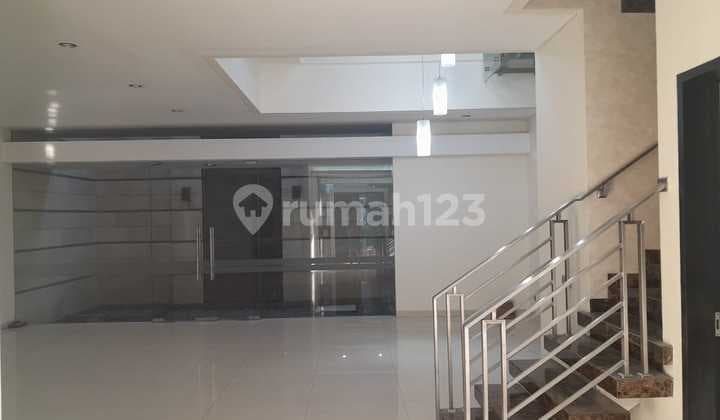 Rumah Minimalis Turun Harga Murah di Singgasana Pradana, Bandung