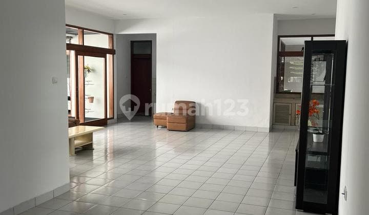 The house is very well-maintained and nice near the center of Bandung city in Garuda.